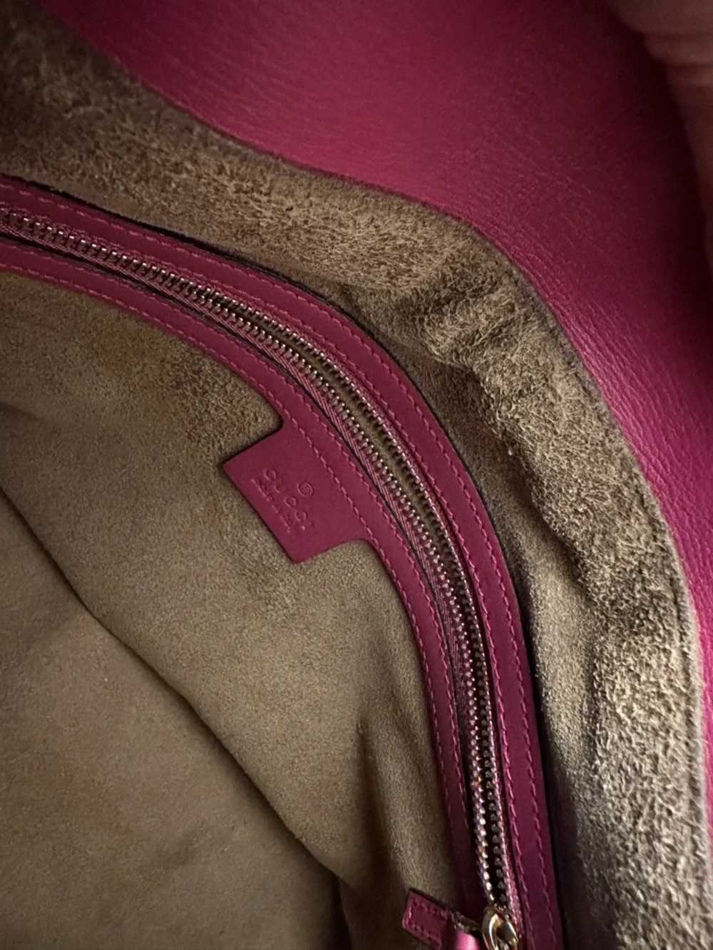 Gucci GG Supreme Canvas Tote Bag Pink and Red color way - Picture 10 of 12